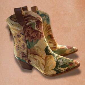 Oasis Society Kaiya Jacquard Tapestry Floral Western Boots